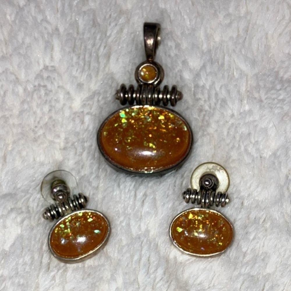 Vintage pendant and earring opal like set